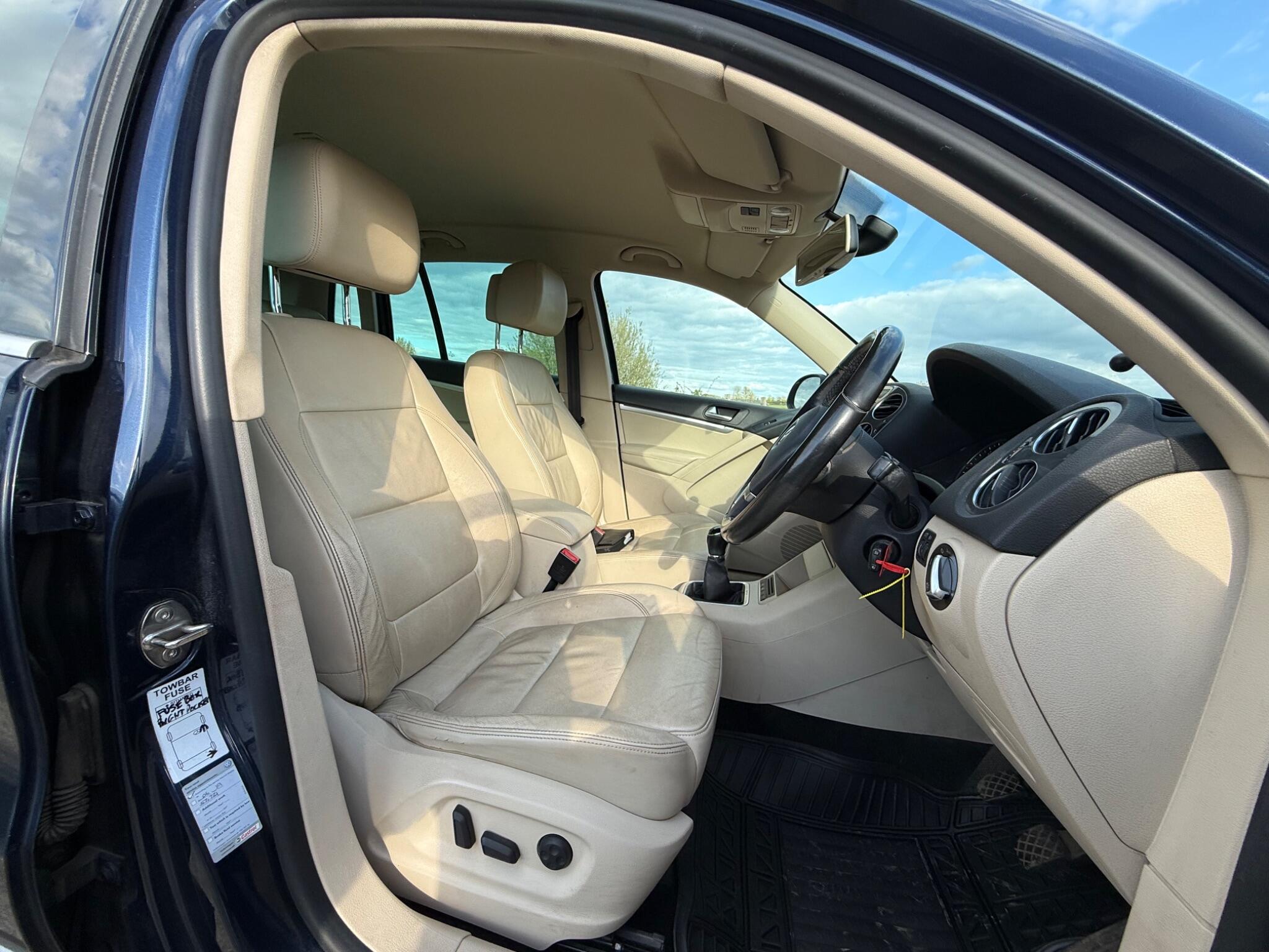 Volkswagen Tiguan 2.0 TDI BlueMotion Tech SE 4WD Euro 5 (s/s) 5dr — photo 77 of 100